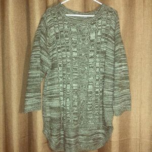 Plus size cable-knit hi-low sweater